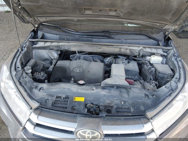 5TDJZRFH1JS526552 Toyota Highlander Xle
