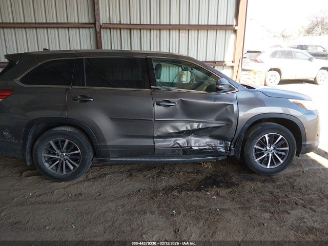 5TDJZRFH1JS526552 Toyota Highlander Xle
