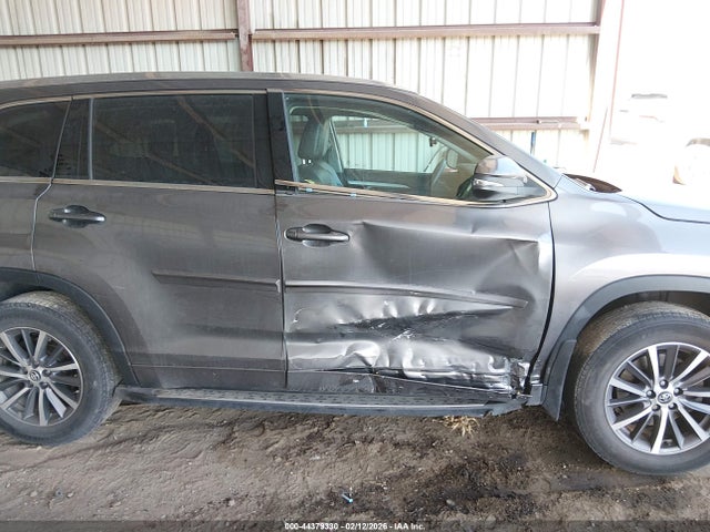 5TDJZRFH1JS526552 Toyota Highlander Xle