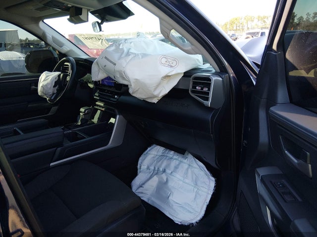 44379481 :رقم المزاد ، 5TFLA5DBXNX033928 vin ، 2022 Toyota Tundra Sr5 مزاد بيع