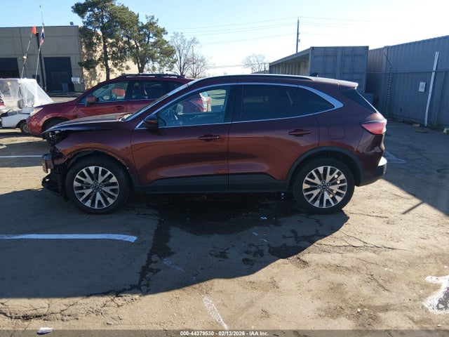 1FMCU9J92MUA77093 Ford Escape Titanium