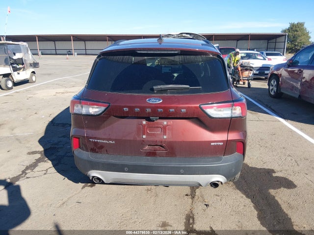 1FMCU9J92MUA77093 Ford Escape Titanium