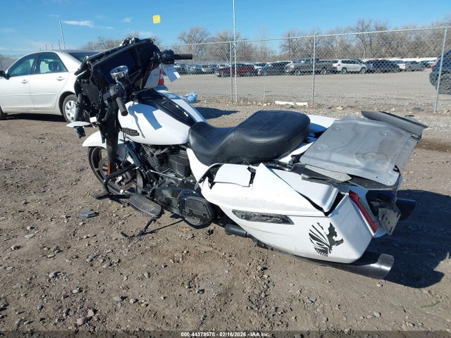 2024 HARLEY-DAVIDSON FLHX 1HD1KB711RB637701 Photo 2