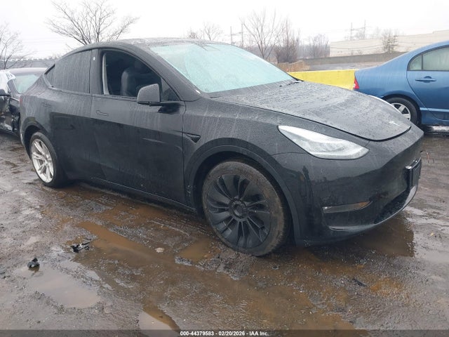 2021 TESLA MODEL Y 5YJYGDEE9MF196053 Photo 0