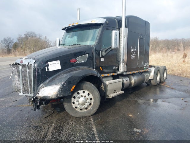 44379835 :رقم المزاد ، 1XPBD49X8GD204356 vin ، 2016 Peterbilt 579 مزاد بيع