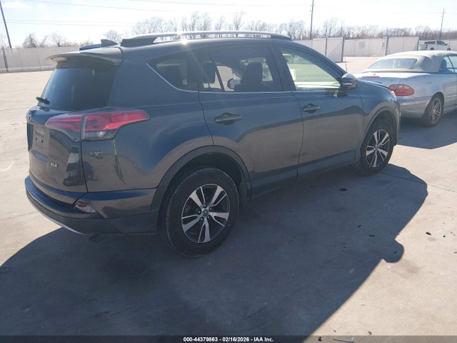 Toyota Rav4 Xle 2017 JTMWFREV8HD093937 Image 4