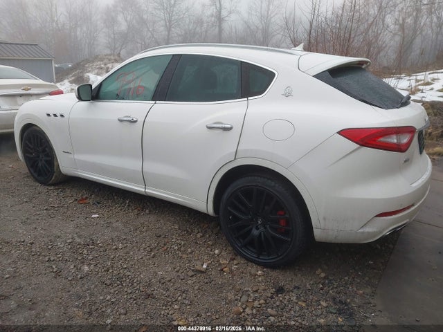 2019 MASERATI LEVANTE ZN661YUL6KX319793 Photo 2