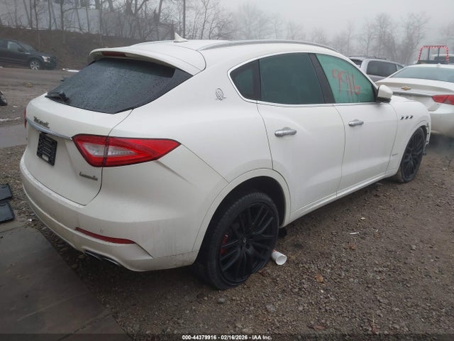 2019 MASERATI LEVANTE ZN661YUL6KX319793 Photo 3