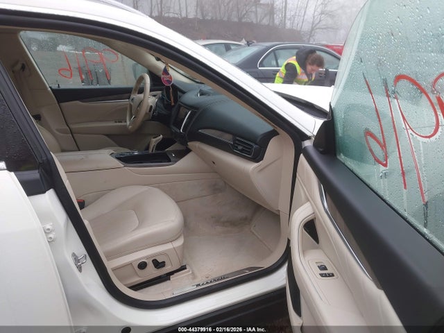 2019 MASERATI LEVANTE ZN661YUL6KX319793 Photo 4
