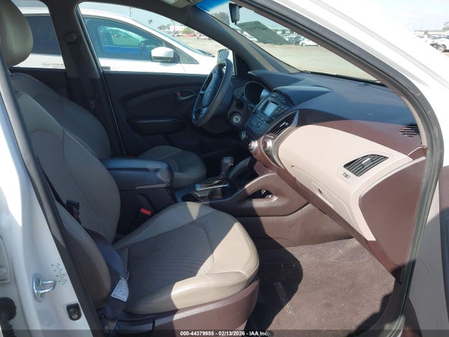 KM8JT3AF5FU008270 Hyundai TUCSON GLS
