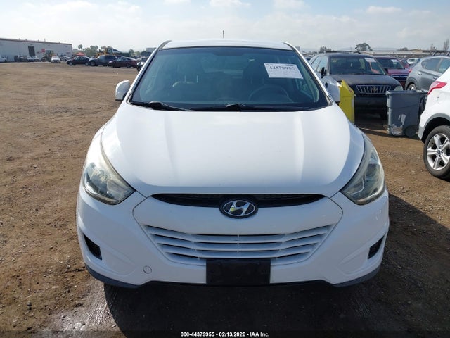 KM8JT3AF5FU008270 Hyundai TUCSON GLS