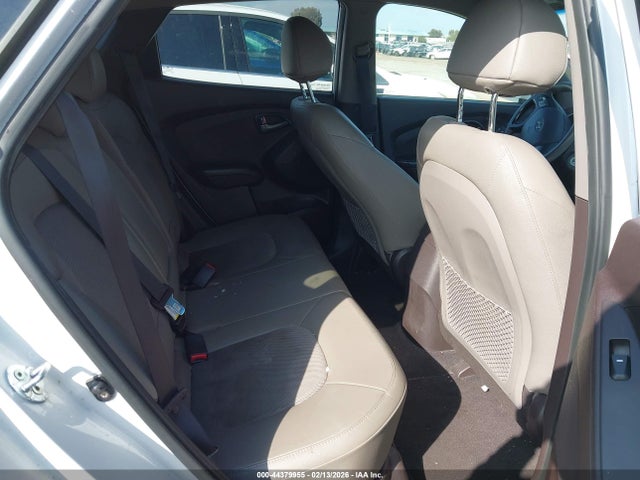 KM8JT3AF5FU008270 Hyundai TUCSON GLS