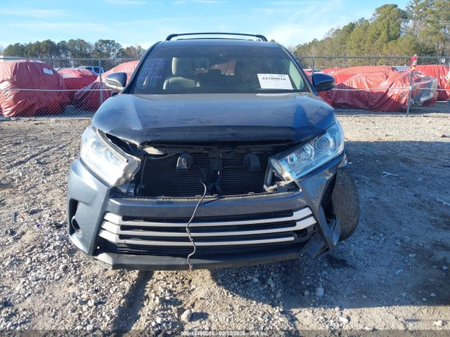 5TDZARFH9KS053978 Toyota Highlander Le