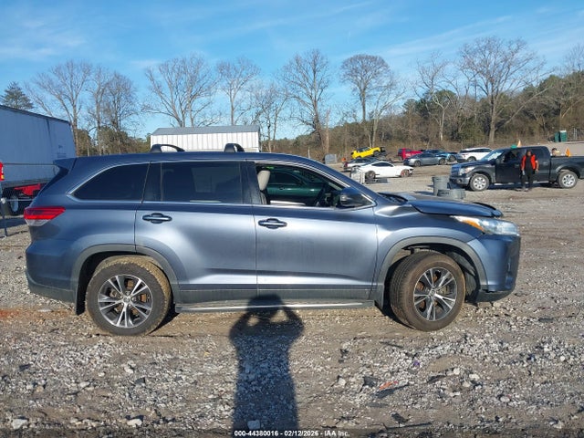 5TDZARFH9KS053978 Toyota Highlander Le