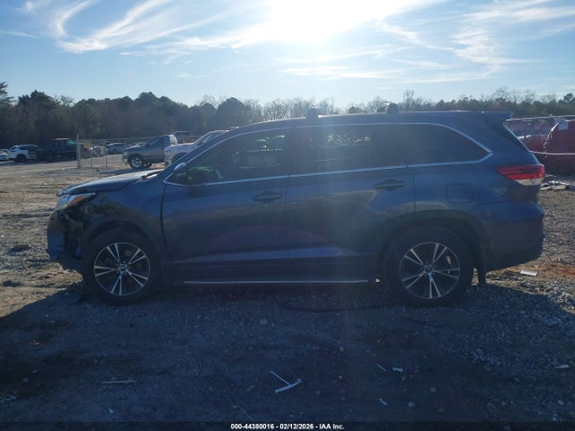 5TDZARFH9KS053978 Toyota Highlander Le