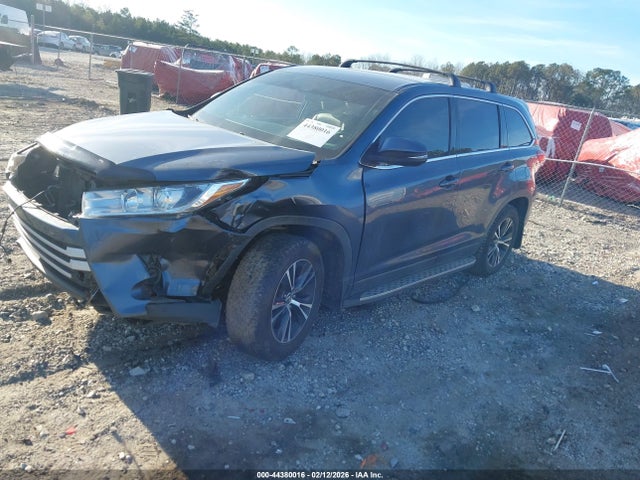 5TDZARFH9KS053978 Toyota Highlander Le