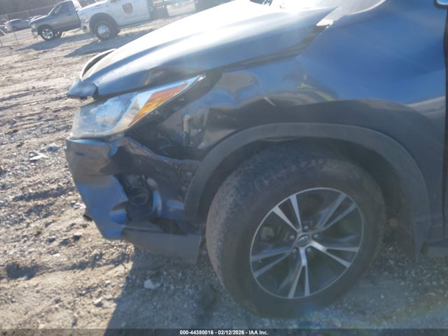 5TDZARFH9KS053978 Toyota Highlander Le