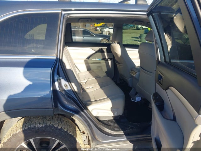 5TDZARFH9KS053978 Toyota Highlander Le