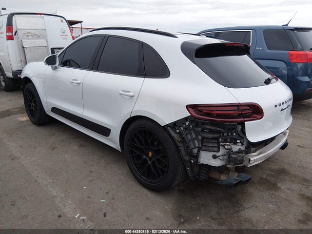 2018 PORSCHE MACAN WP1AG2A58JLB60311 Photo 2