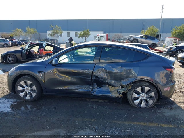 Продажа на аукционе авто 2023 Tesla Model Y Rwd, vin: 7SAYGDEDXPF977727, номер лота: 44380361