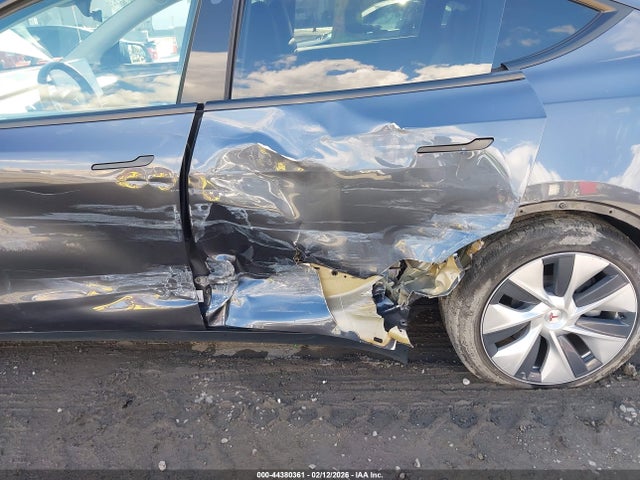 2023 TESLA MODEL Y 7SAYGDEDXPF977727 Photo 5