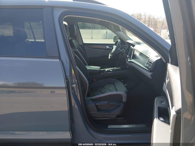 44380408 :رقم المزاد ، 1V2CR2CA5RC542319 vin ، 2024 Volkswagen Atlas 2.0t Peak Edition Se W/technology مزاد بيع