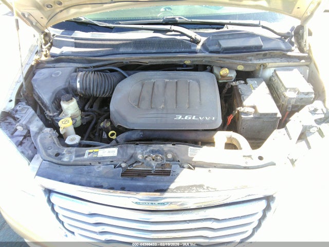 2014 Chrysler Town & Country Touring მანქანა იყიდება აუქციონზე, vin: 2C4RC1BGXER268971, აუქციონის ნომერი: 44380433