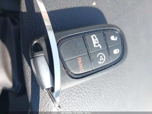 44380444 :رقم المزاد ، 1C4PJLLB0LD615624 vin ، 2020 Jeep Cherokee Latitude Plus Fwd مزاد بيع