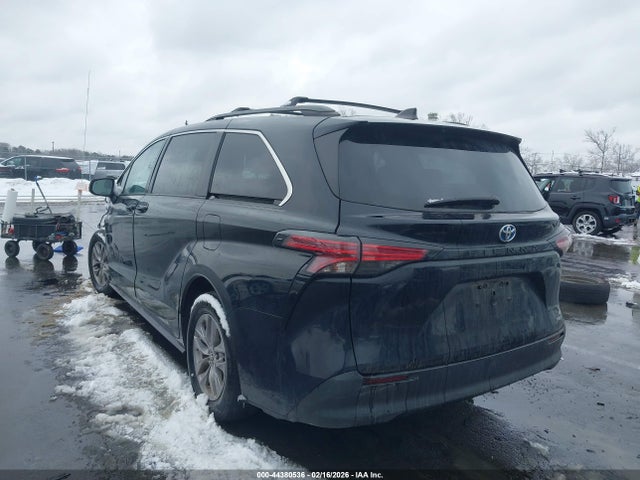 2022 TOYOTA SIENNA 5TDKRKEC2NS111036 Photo 2