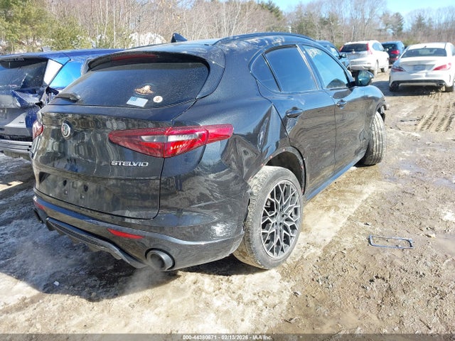 2022 ALFA ROMEO STELVIO ZASPAKBN1N7D25357 Photo 3