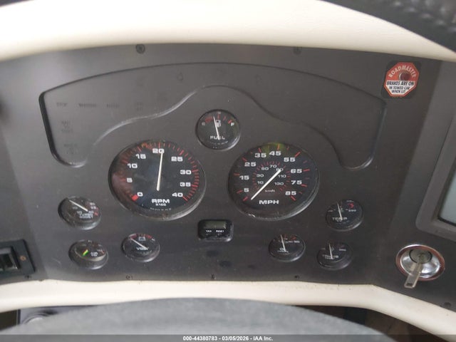 Продажа на аукционе авто 2001 Roadmaster Rail Executive Signature, vin: 1RF12061911010691, номер лота: 44380783