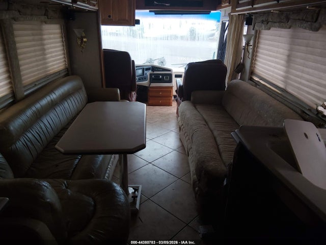 Продажа на аукционе авто 2001 Roadmaster Rail Executive Signature, vin: 1RF12061911010691, номер лота: 44380783