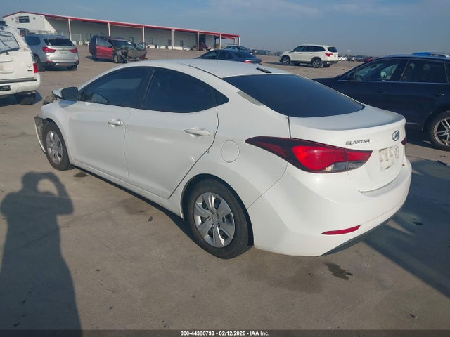 2016 HYUNDAI ELANTRA 5NPDH4AE2GH783556 Photo 2