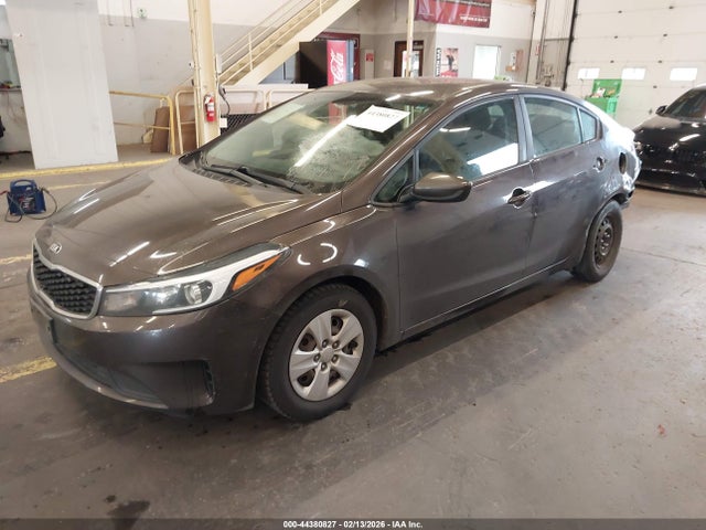KIA FORTE LX 2017 3KPFK4A72HE115032 Image 2