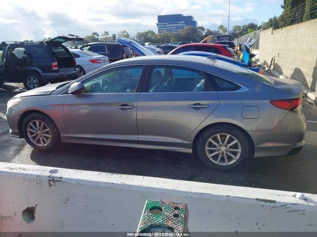 5NPE24AF2JH694091 Hyundai SONATA SE