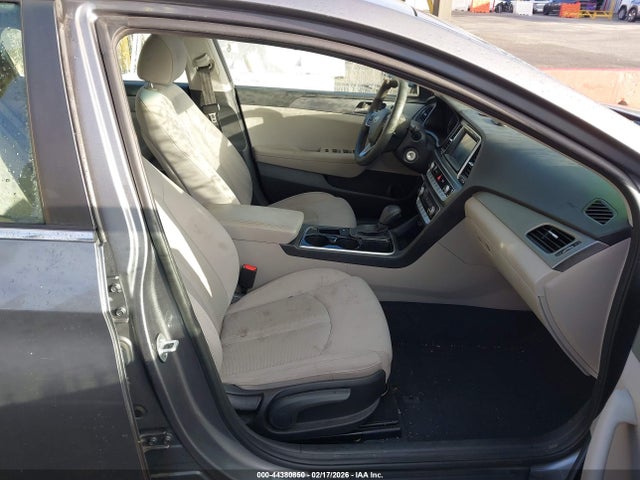 5NPE24AF2JH694091 Hyundai SONATA SE