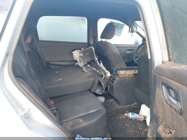 5N1AT3BA9MC832665 Nissan Rogue Sv Fwd