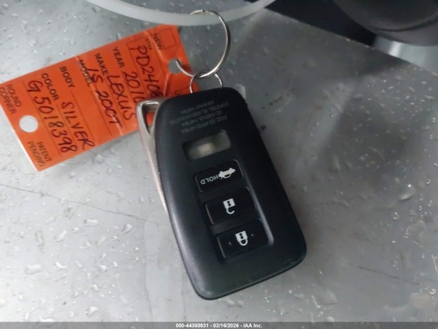 2016 LEXUS IS 200T JTHBA1D27G5018398 Photo 10