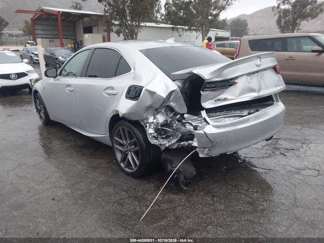 2016 LEXUS IS 200T JTHBA1D27G5018398 Photo 2