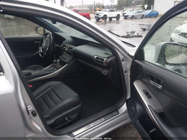 2016 LEXUS IS 200T JTHBA1D27G5018398 Photo 4