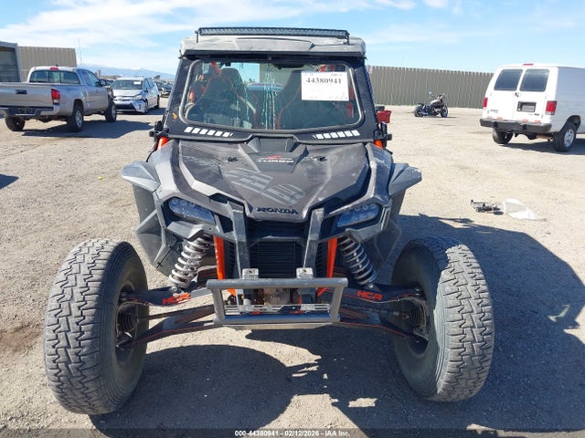 1HFVE06F5L4000064 Honda Sxs1000 S4d