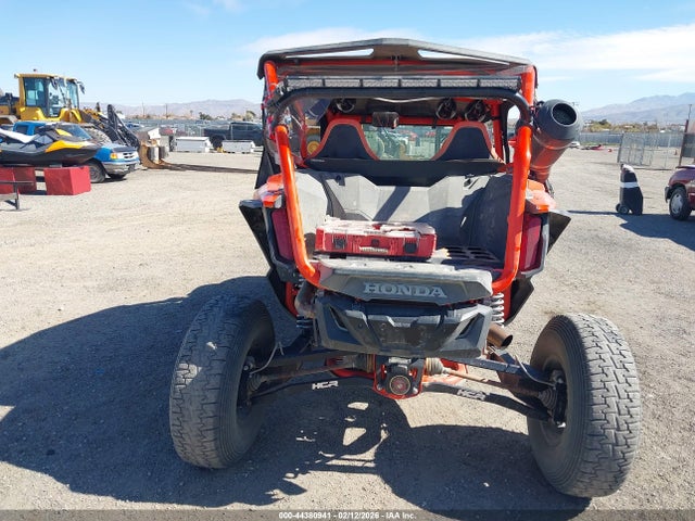 1HFVE06F5L4000064 Honda Sxs1000 S4d