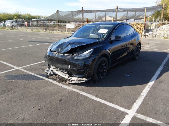 2021 TESLA MODEL Y 5YJYGDED3MF126216 Photo 1