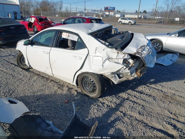 2017 TOYOTA COROLLA 2T1BURHE3HC811875 Photo 2