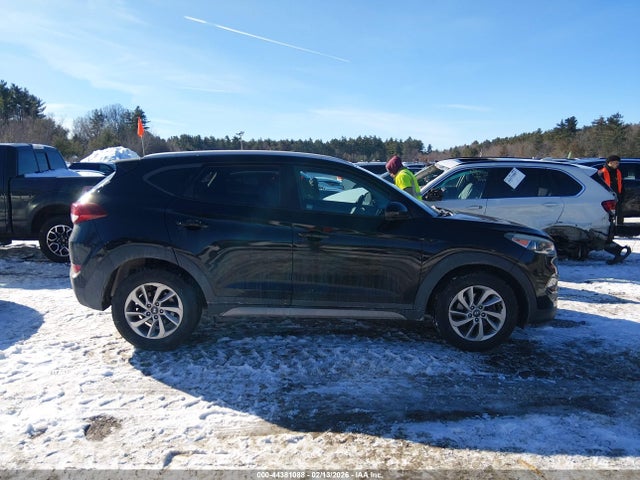 KM8J33A46HU265715 Hyundai TUCSON SE