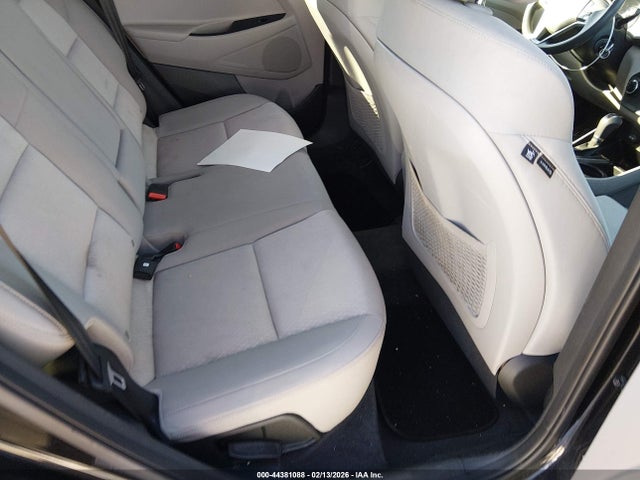 KM8J33A46HU265715 Hyundai TUCSON SE