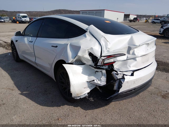 2025 TESLA MODEL 3 5YJ3E1EB3SF888438 Photo 2