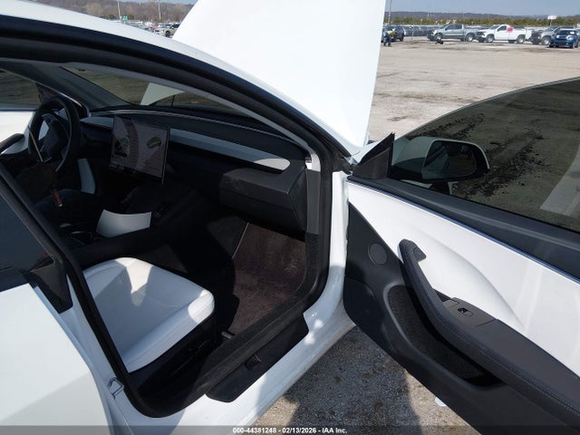 2025 TESLA MODEL 3 5YJ3E1EB3SF888438 Photo 4