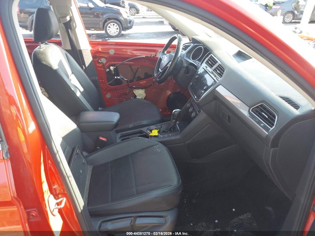44381270 :رقم المزاد ، 3VV2B7AX5JM184813 vin ، 2018 Volkswagen Tiguan 2.0t Se/2.0t Sel مزاد بيع
