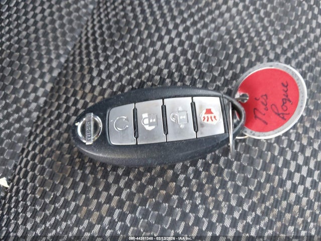 JN1BJ1CP2JW152917 Nissan Rogue Sport Sv